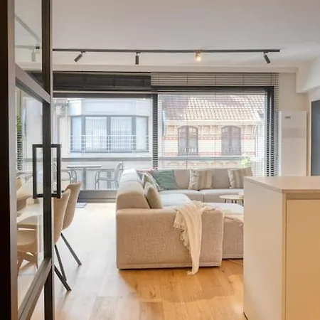 Spacious 2-br Just 30m From The