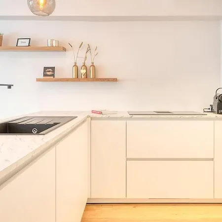 דירה Spacious 2-br Just 30m From The קנוקה-הייסט