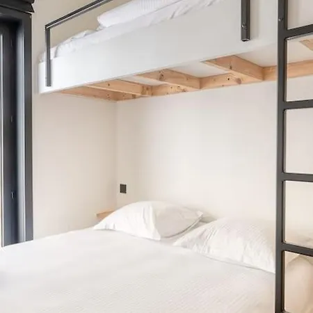 Spacious 2-br Just 30m From The