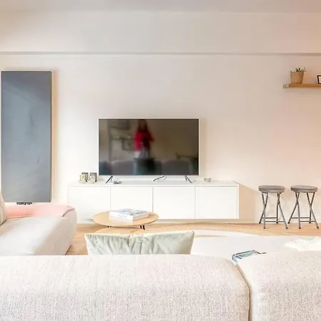 Spacious 2-br Just 30m From The *