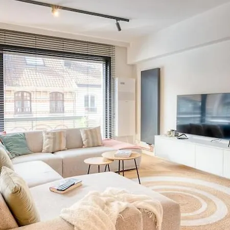 Spacious 2-br Just 30m From The Apartamento