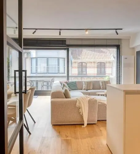 Spacious 2-br Just 30m From The