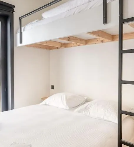 Spacious 2-br Just 30m From The