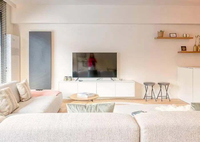 Spacious 2-br Just 30m From The *